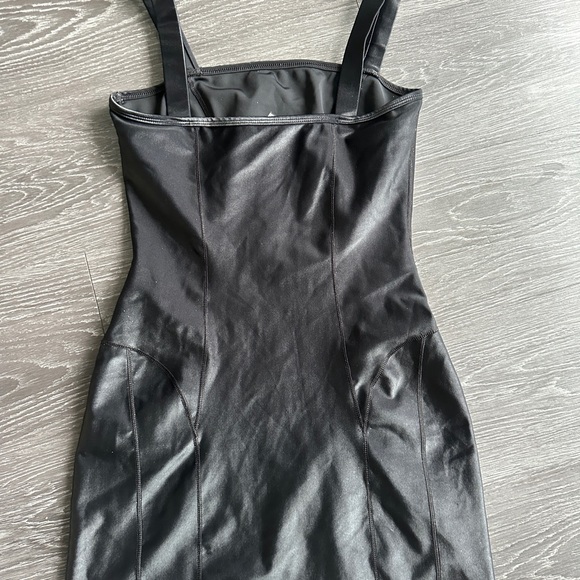 LIQUID DRESS NOLI YOGA ALMOSND/BLACK Size S - Picture 5 of 6